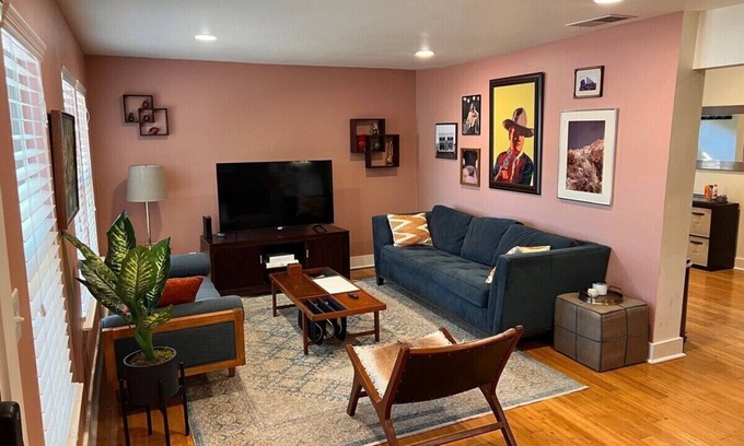 Rosewood Villa | Retro Cowboy Villa in the Heart of Austin