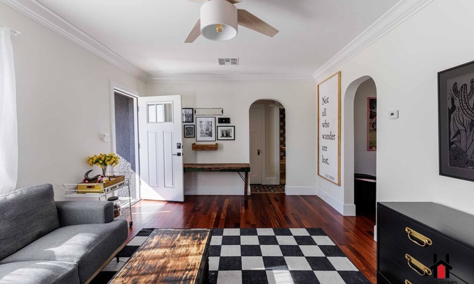 West Second Street Historic District House | Retro Getaway, BBQ, Outdoor fire pit, Hammocks