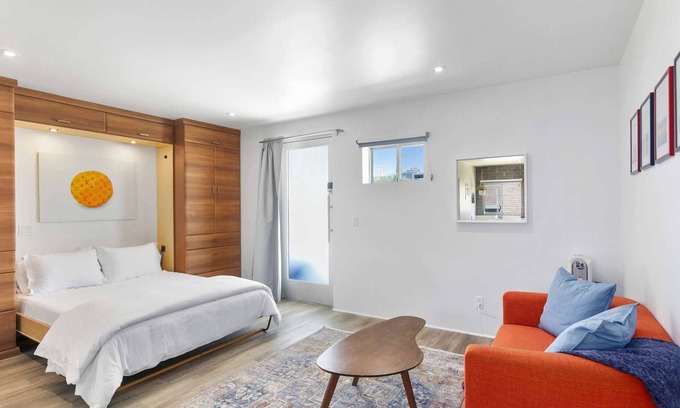 Roosevelt Condo | Retro Studio in the Heart of DTPH - Very Walkable