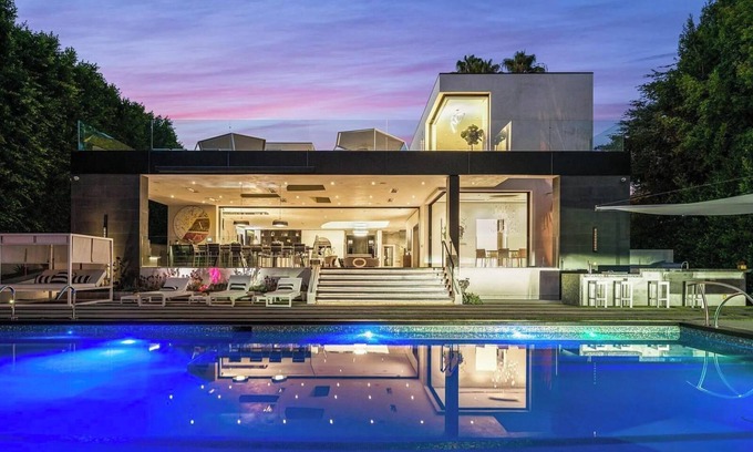 The Flats House | Rexford Modern - Living Art on Rexford Drive w/6BR Near the Golden Triangle