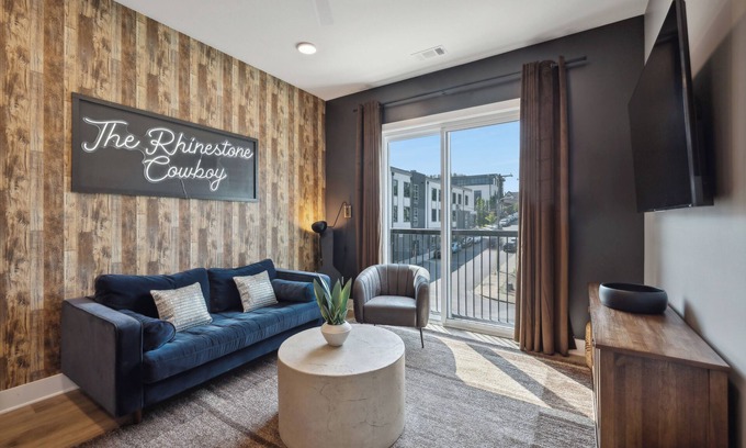 East Nashville Condo | Rhinestone Cowboy in East Nashville, 5 minutes to Downtown/Broadway!