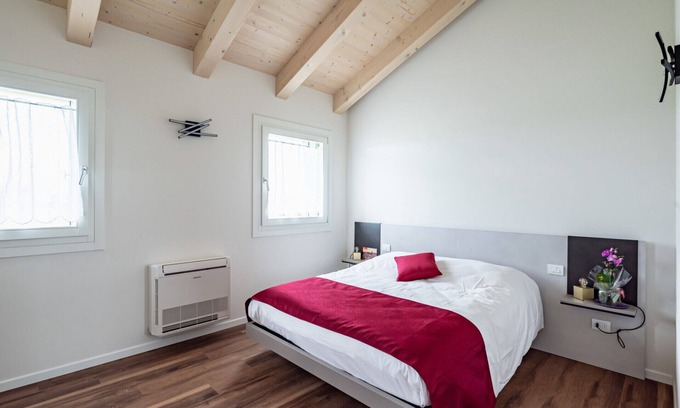 Vicenza Apartment | Rhododendron Room