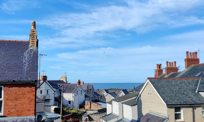 Colwyn Bay House | Rhubarb Terrace on the Coast - Sleeps 1-6