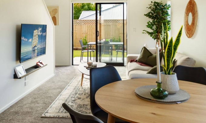 Upper Riccarton House | Riccarton 2 Bed 1 Bath w Garage