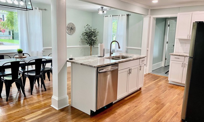 Lakeside House | Richmond - Henrico Renovated Gem