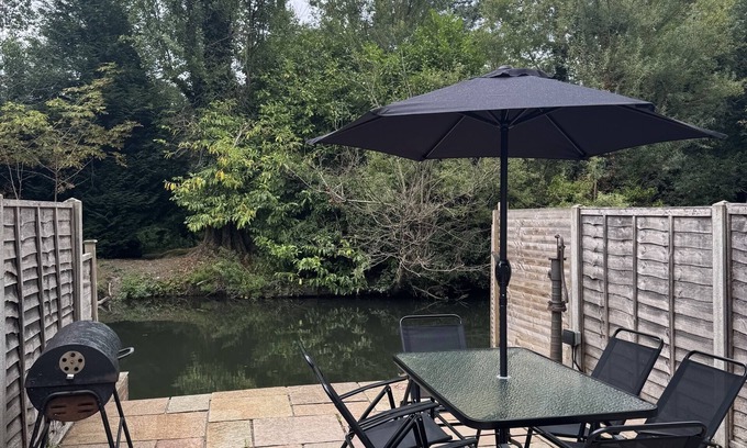 Rickmansworth Cottage | Rickmansworth Lodge - Canal View