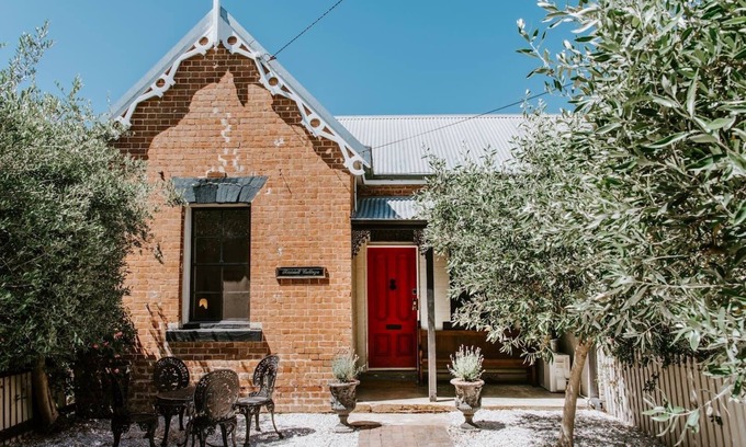 Central Mudgee Apartment | Riddell Cottage A Victorian Hideaway in Town
