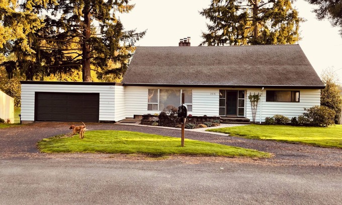 Ridgefield House | Ridgefield Spacious Country-Side Home