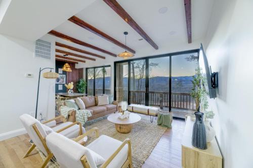 Haywood Villa | Ridgetop Hideaway 12-Guest Oasis with Hot Tub & Epic Views Near Winery Tours & Trails - Pets are allowed by request