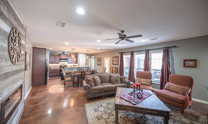 Midland House | Right At Home-Midland Monterrey House