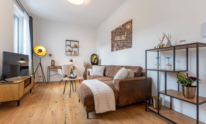 Horchheim Apartment | Right on the Rhine, quiet and centrally located - your Zeitwohn-Studio Augusta.