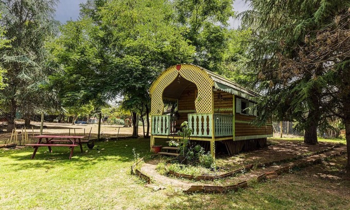 Penne-d'Agenais Cottage | Rigoulieres caravans by the river