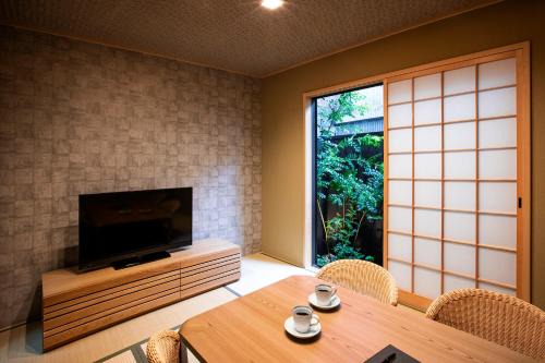 Sannenzaka Ninenzaka House | Rinn Tsukinowa
