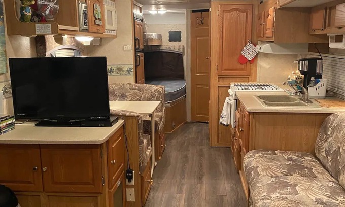 Rio Frio House | RIO FRIO SUNSET GLAMPER-nAFFORDABLE, CLEAN, CLOSE TO GARNER ST. PARK& FRIO RIVER