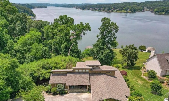 Mount Vernon House | Rio Lakehouse. Sleeps 12!
