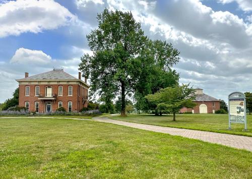 Cartersburg Bed & Breakfast | Rising Hall Bed & Breakfast