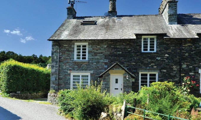 Skelwith Bridge House | River Bank Langdale