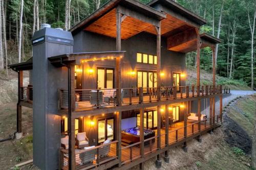 Raccoon Ridge Villa | River Bend New listing Modern mountain luxury with amenities galore