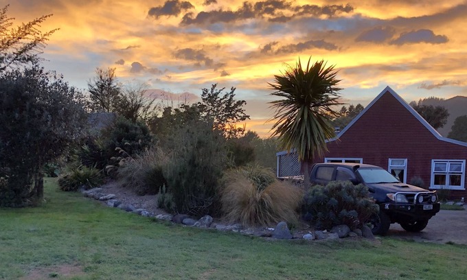 Motueka Valley House | River Fishing Cottage