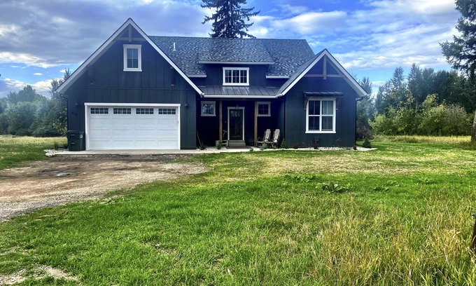 Evergreen House | River Front, Brand new house. 3 mins to downtown Kalispell