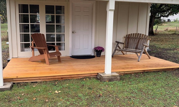 Roseburg Cottage | River-front cottage with private beach in lovely Roseburg