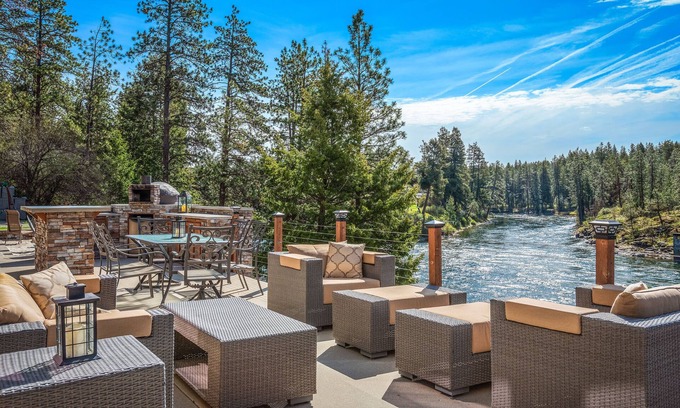 Post Falls House | River front home w/river access๐ฃ๐โโ๐ฃโโ๏ธ๐๐ตโโ๏ธ