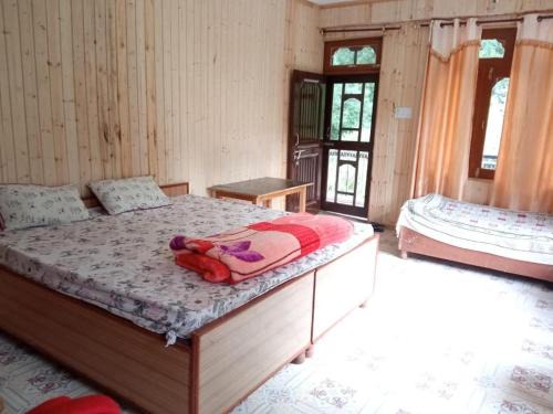 Ghiyagi House | River Front Homestay