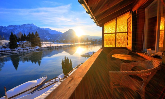 Goldswil Cabin | River front studio apartment. Private balcony with fantastic views. Romantic!