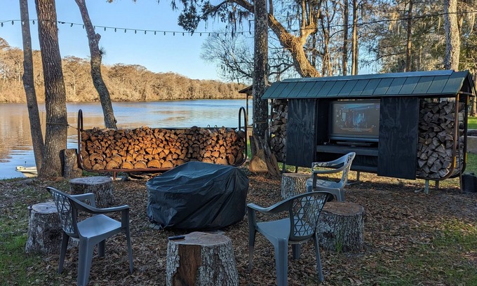 Old Town House | River Haven: Scenic Riverfront RV on Historic Suwannee River
