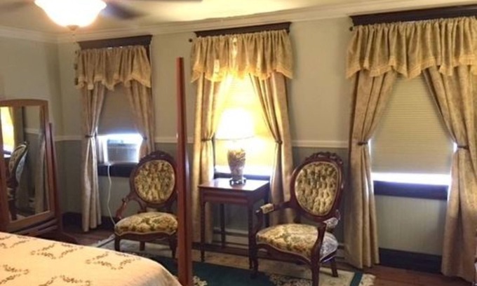 Rowlesburg Bed & Breakfast | River House Lodge