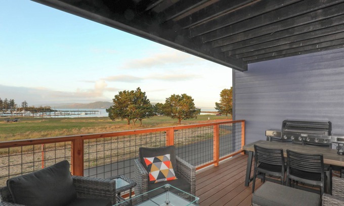 Hammond House | River & Marina View: Hammond Townhome w/Hot Tub