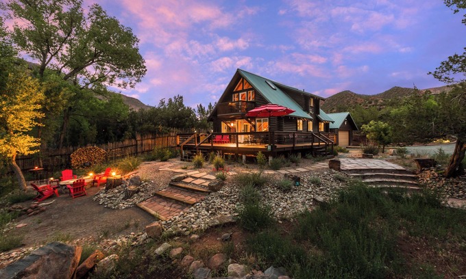 Jemez Springs Cabin | River Mountain Oasis: Hot Springs & Hiking Nearby