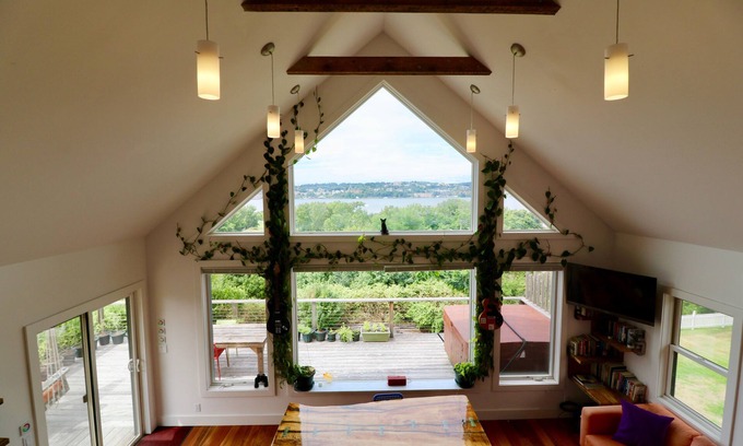 Beacon Apartment | River & Mountain Views from Jacuzzi - near Metro North Train Station