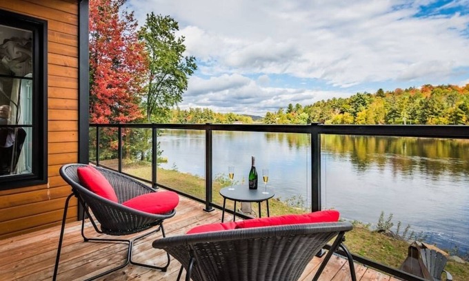 Brebeuf Ski Chalet | River'N Beach - chalet moderne sur rivière + spa!