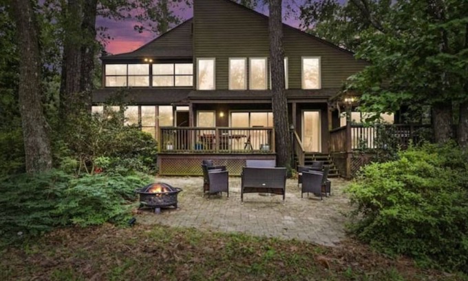 Covington Ski Chalet | River Retreat 4acr Wood Paradise