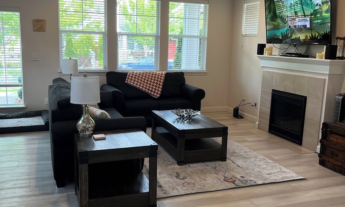 Everett House | River Retreat close to Boeing, I-5 and downtown Everett!