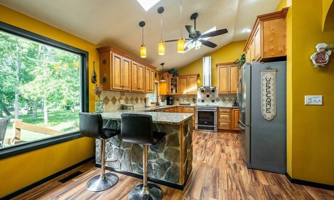 Fishers House | River Retreat, Secluded Oasis w Hot Tub