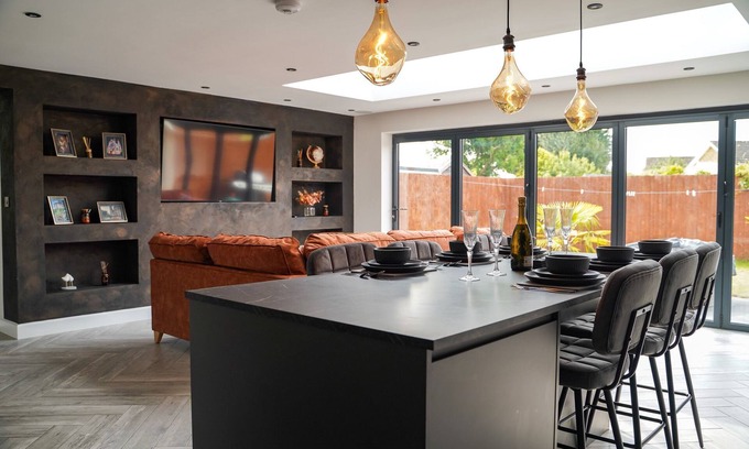 Huntington House | River Retreat - York - Elegant property that sleeps 9 guests in 5 bedrooms