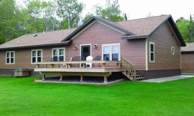 Ashland Cabin | River Rock Cottage Is Located On The Shore Of Lake Superior On Chequamegon Bay.