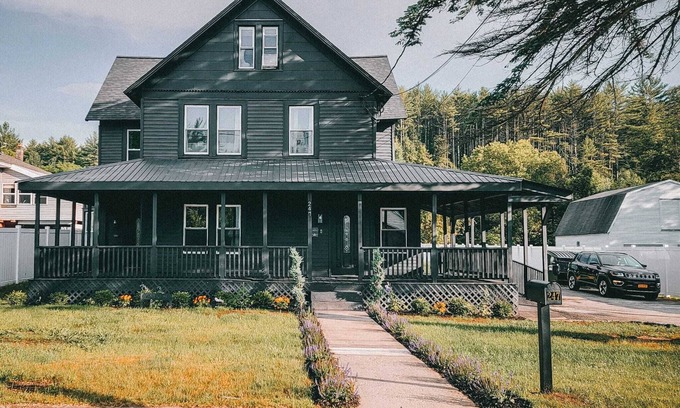 Warrensburg House | River Street - Lake George, Glens Falls