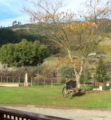 Motueka Valley House | River Terrace Cottage