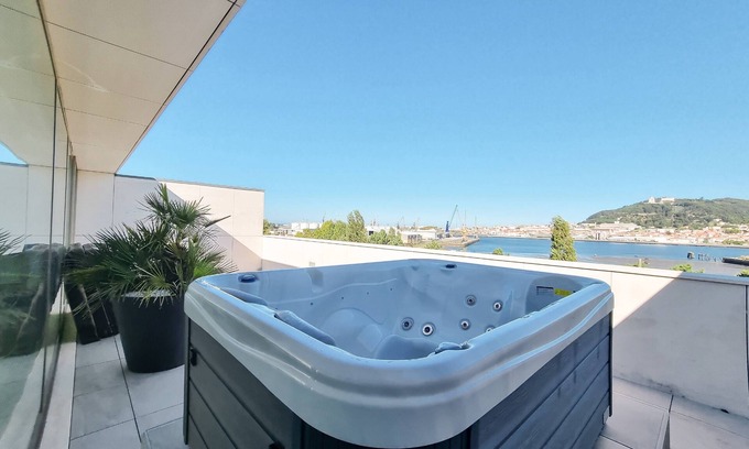 Viana do Castelo Apartment | River Town View - next to the beach with a view