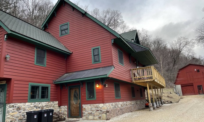Lansing House | River Valley Cabin