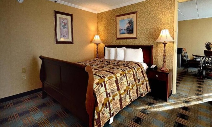 Somerset Hotel | River-view Room, King Suite with Jetted tub and Ba