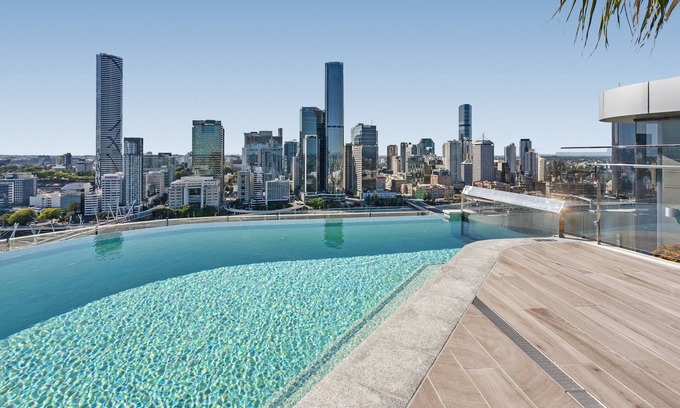 South Brisbane Apartment | River-View Unit with Rooftop Pool near Museums