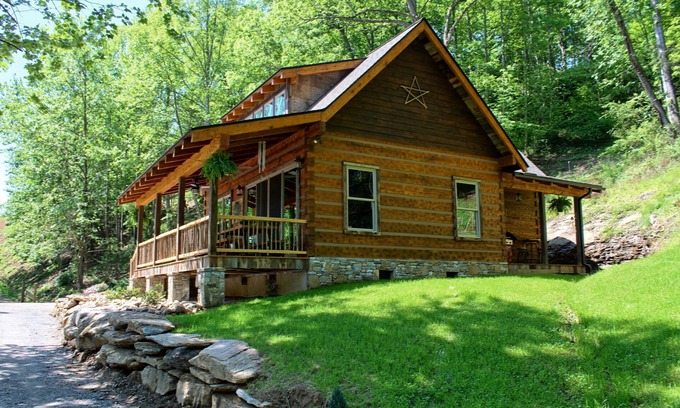 Waynesville Cabin | Riverbend Cabin! A Luxurious New Private Waterfront Log Cabin.