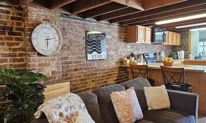 Mount Vernon Apartment | Riverclay Studio, a home base to enjoy Mount Vernon and Skagit Valley and More!