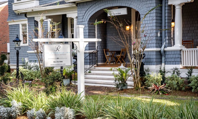 Five Points Bed & Breakfast | Riverdale Inn