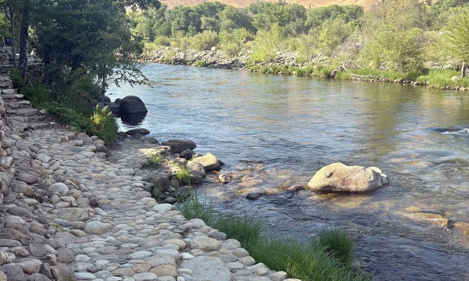 Kernville Apartment | Riverfront 2BR w/Saline Hot Tub, Private Beach & Walkable Kernville