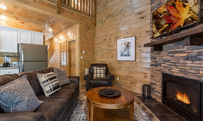 Pigeon Forge Cabin | Riverfront Cottage In Downtown Pigeon Forge!